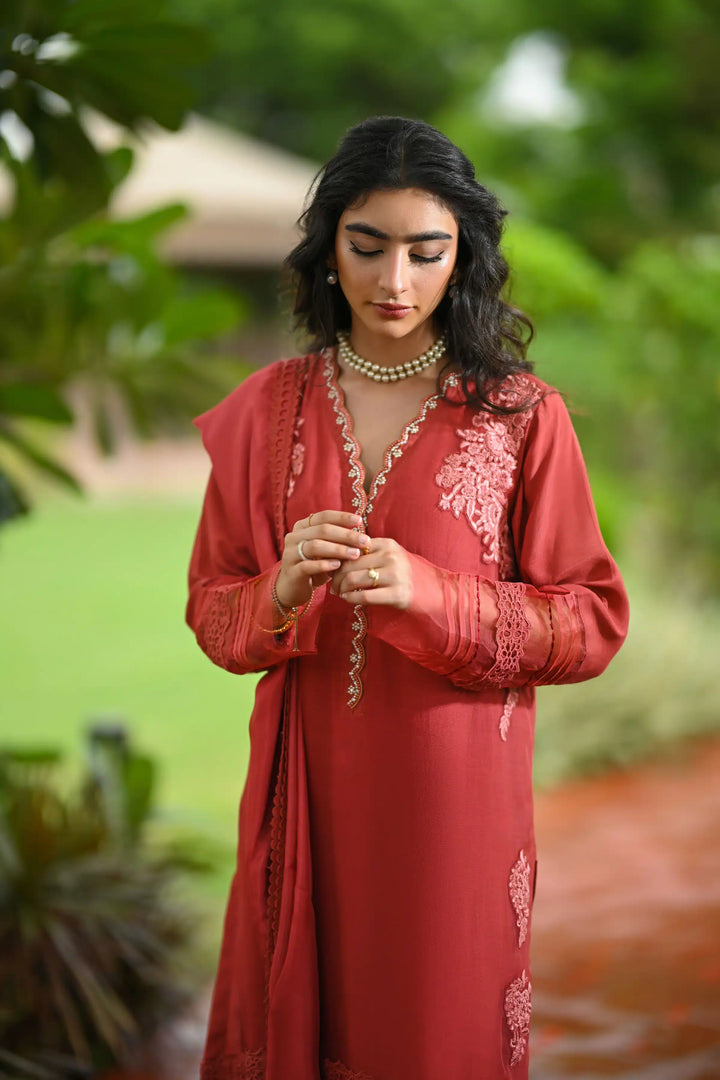Hue Pret | Leilah Formals 23 | Dahlia - Hoorain Designer Wear - Pakistani Ladies Branded Stitched Clothes in United Kingdom, United states, CA and Australia
