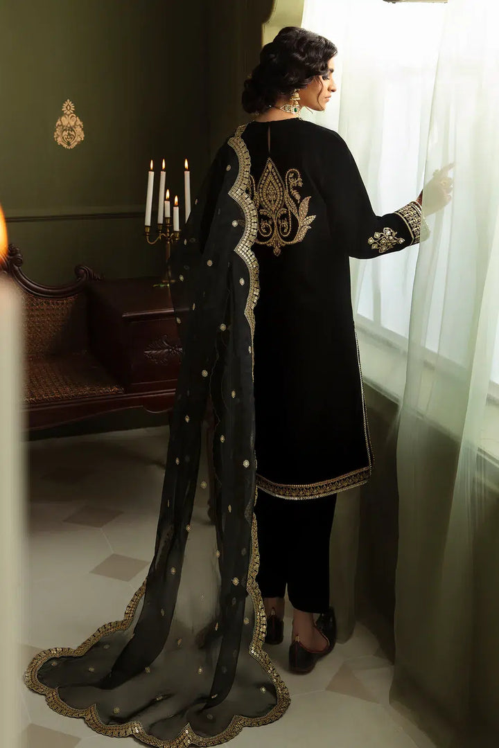 Baroque | Jahanara Luxury Velvet 23 | UF-462 - Hoorain Designer Wear - Pakistani Ladies Branded Stitched Clothes in United Kingdom, United states, CA and Australia