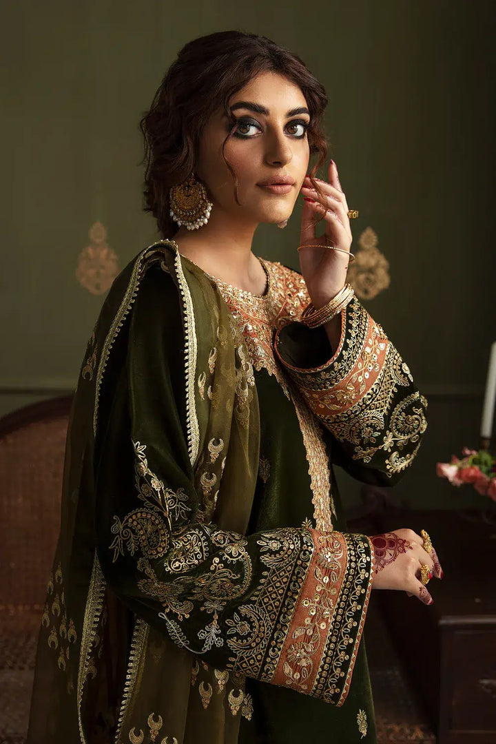 Baroque | Jahanara Luxury Velvet 23 | UF-461 - Hoorain Designer Wear - Pakistani Ladies Branded Stitched Clothes in United Kingdom, United states, CA and Australia