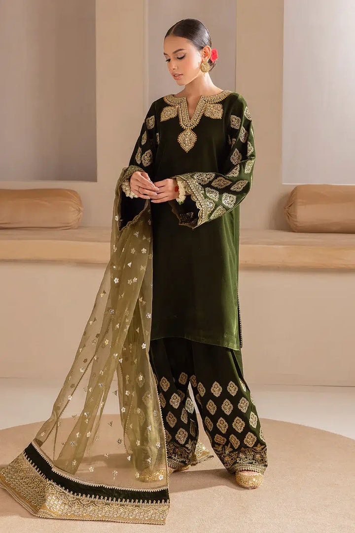Baroque | Jahanara Luxury Velvet 23 | UF-425 - Hoorain Designer Wear - Pakistani Ladies Branded Stitched Clothes in United Kingdom, United states, CA and Australia