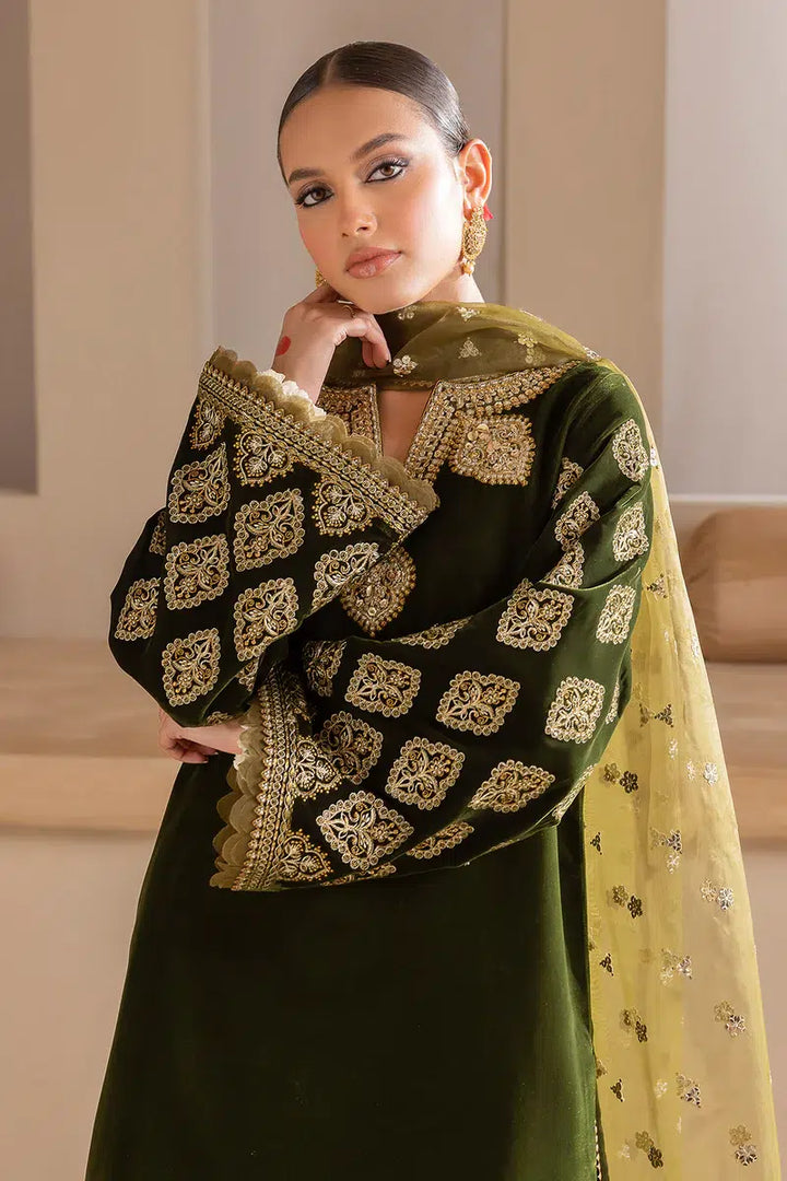 Baroque | Jahanara Luxury Velvet 23 | UF-425 - Hoorain Designer Wear - Pakistani Ladies Branded Stitched Clothes in United Kingdom, United states, CA and Australia