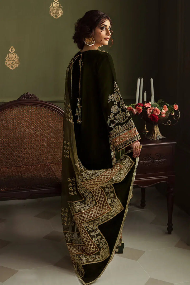 Baroque | Jahanara Luxury Velvet 23 | UF-461 - Hoorain Designer Wear - Pakistani Ladies Branded Stitched Clothes in United Kingdom, United states, CA and Australia