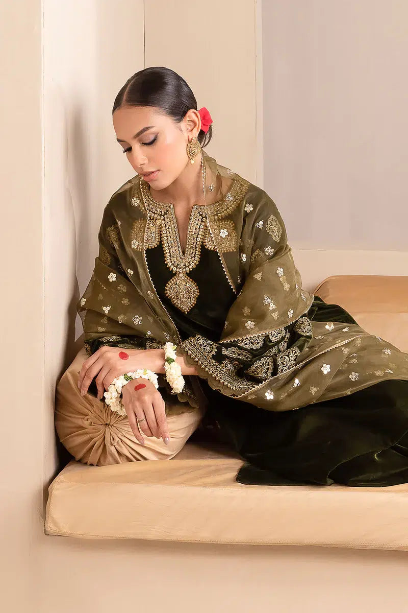 Baroque | Jahanara Luxury Velvet 23 | UF-425 - Pakistani Clothes for women, in United Kingdom and United States