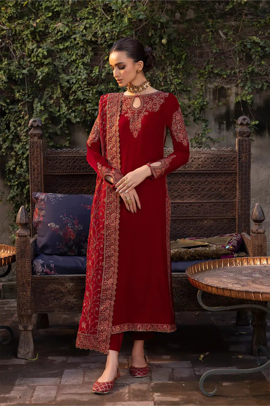 Iznik | Festive Velvet 23 | IV-37 MANIJEH - Pakistani Clothes for women, in United Kingdom and United States