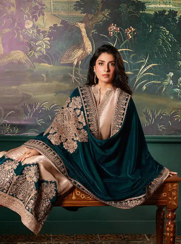Zainab Chottani | Luxury Velvet Collection 23 | Amber - Hoorain Designer Wear - Pakistani Ladies Branded Stitched Clothes in United Kingdom, United states, CA and Australia