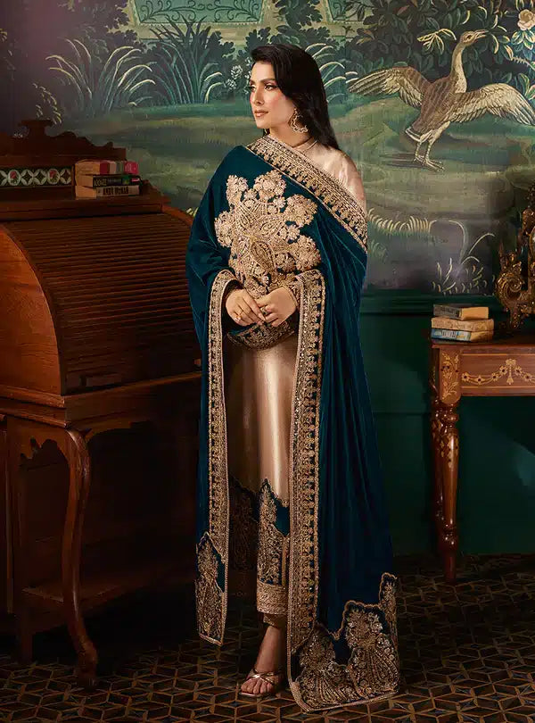 Zainab Chottani | Luxury Velvet Collection 23 | Amber - Hoorain Designer Wear - Pakistani Ladies Branded Stitched Clothes in United Kingdom, United states, CA and Australia